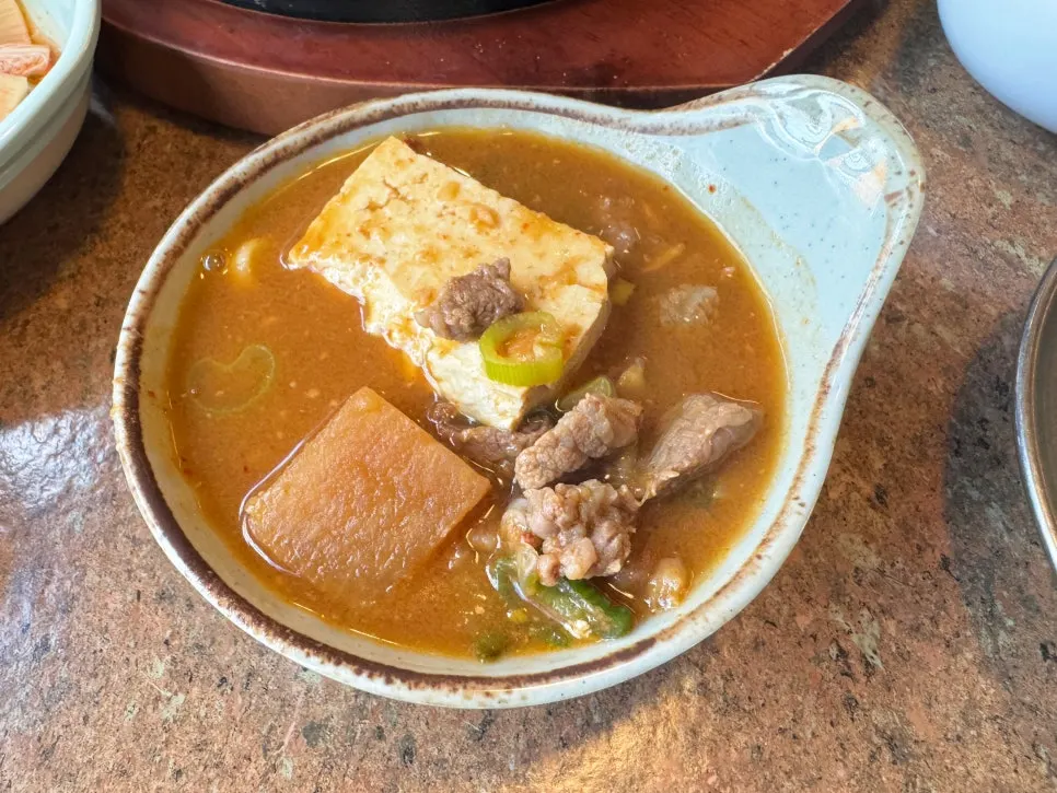 꽃목살과 된장찌개 메뉴