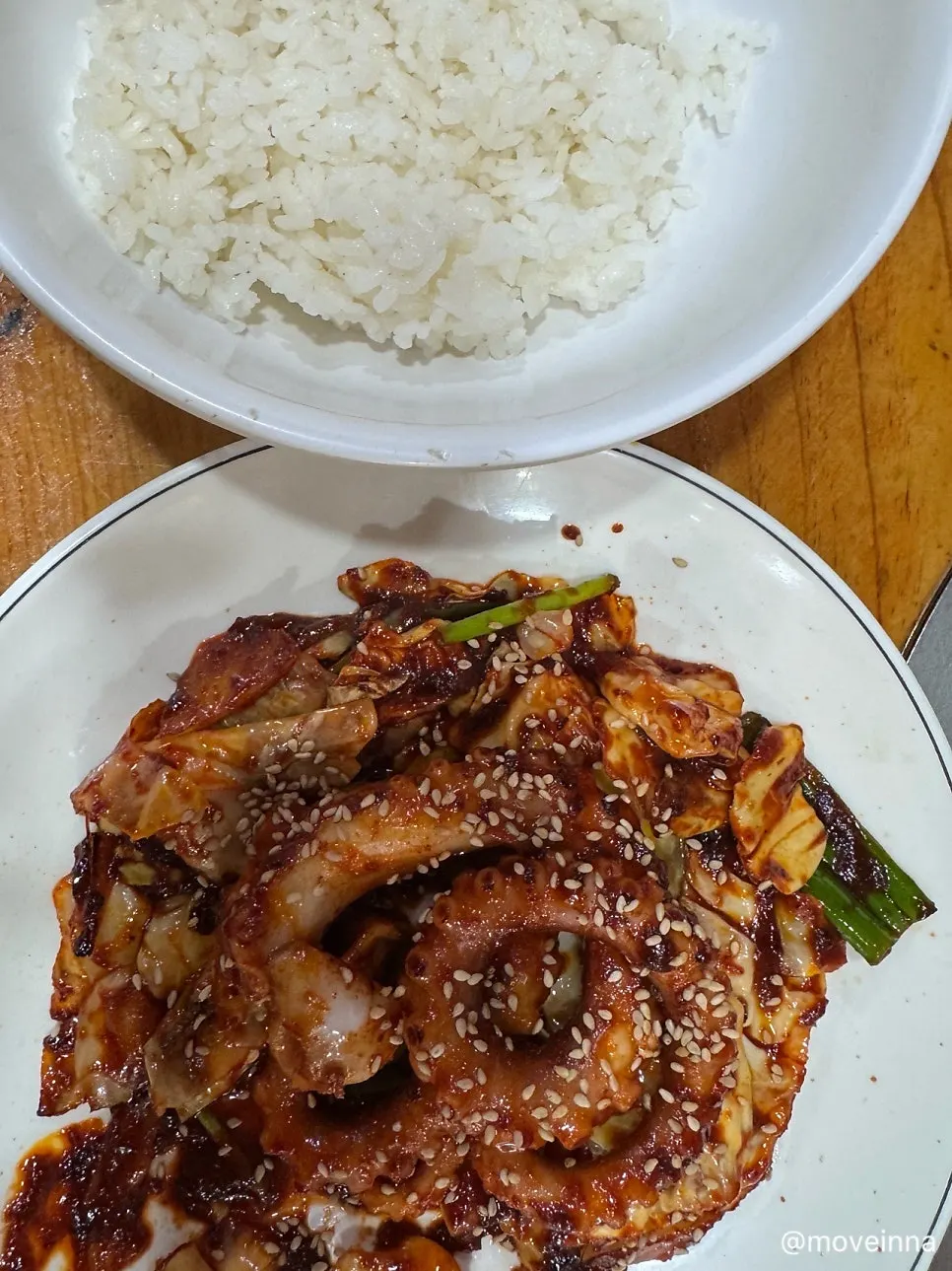 Lunch special table setting at Sinsappeollakji Sinsa Station Branch