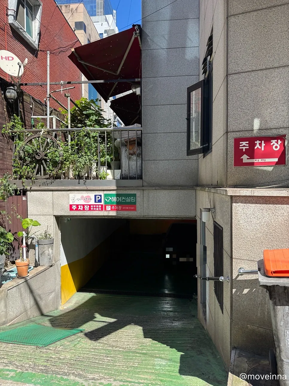 Entrance of Sinsappeollakji near Sinsa Station Exit 1