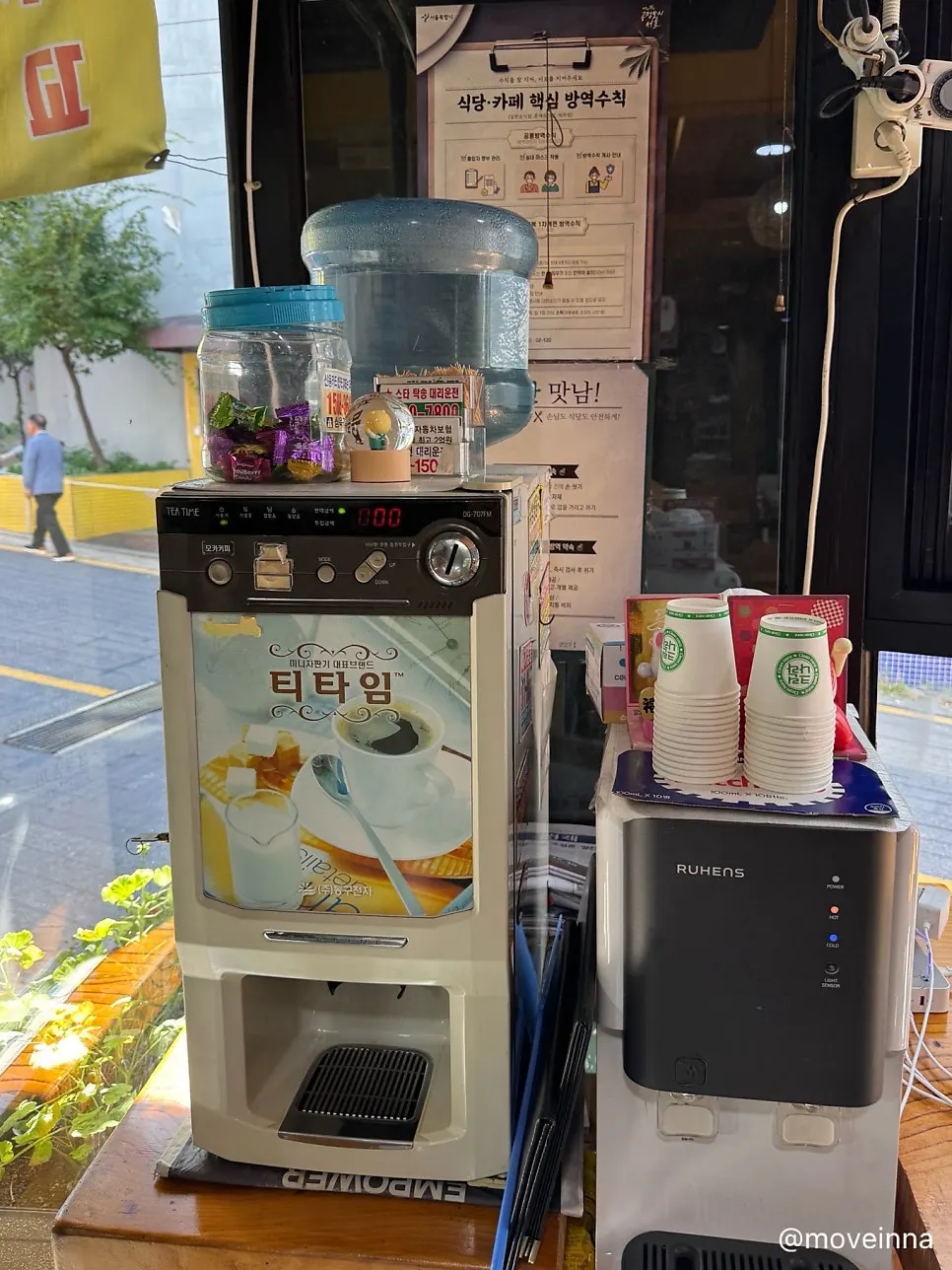 Aprons provided along with after-meal coffee and candy corner