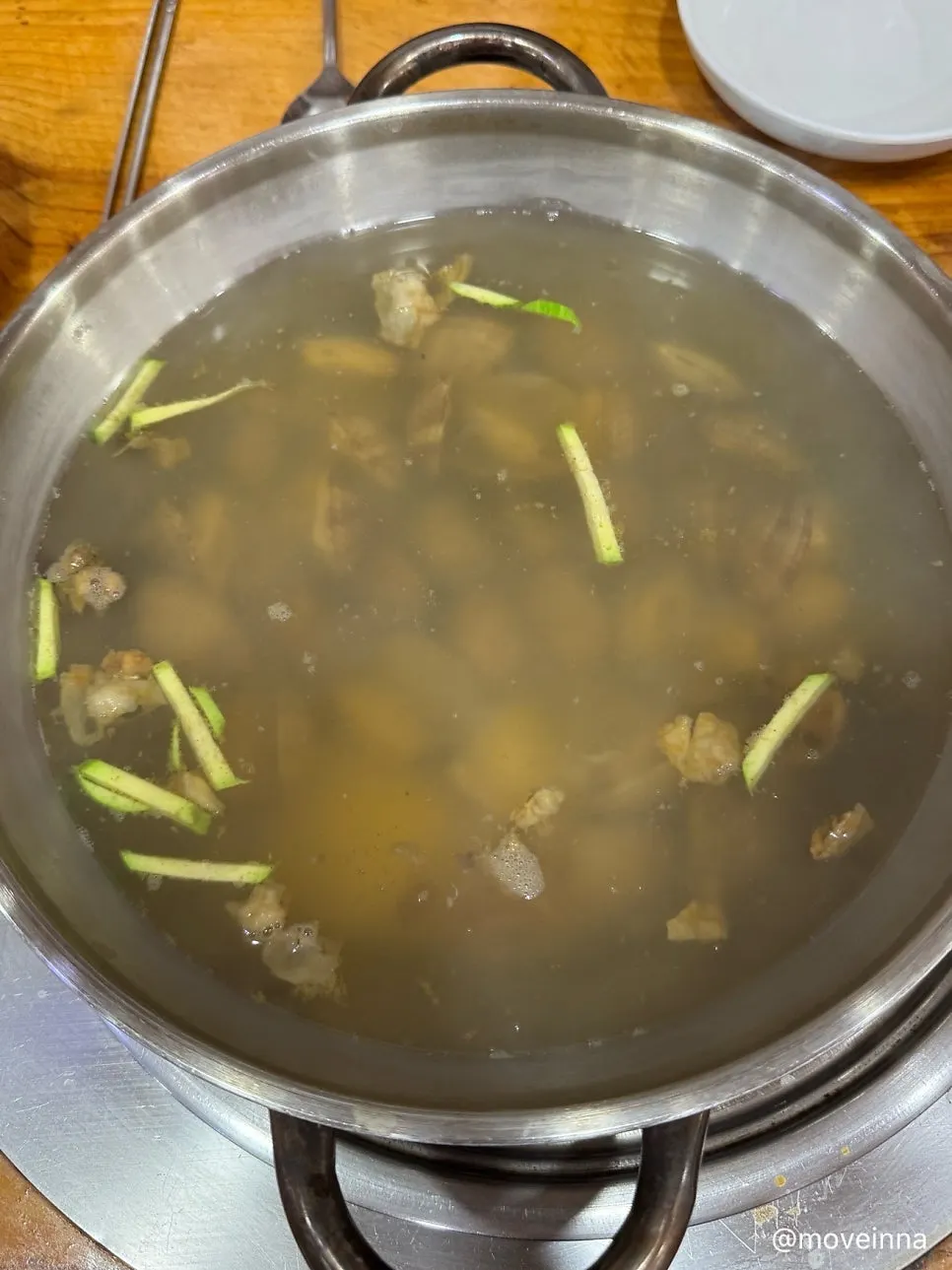 Hot pot full of clams for the kalguksu