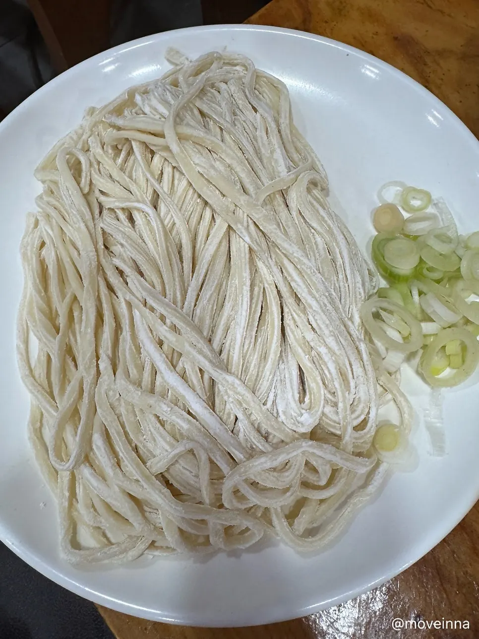 Kalguksu noodles served separately