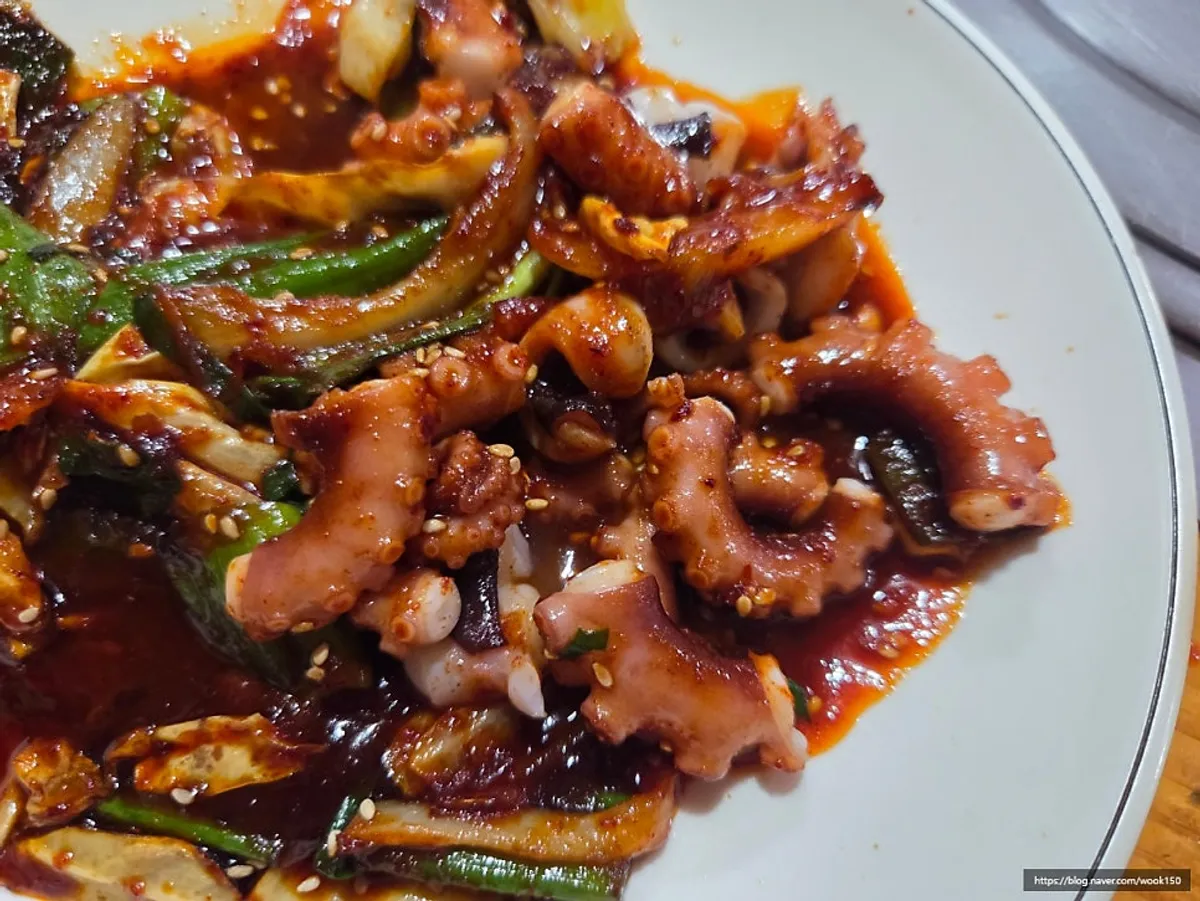 Sinsappeollakji's nakji-bokkeum with a smoky charred aroma