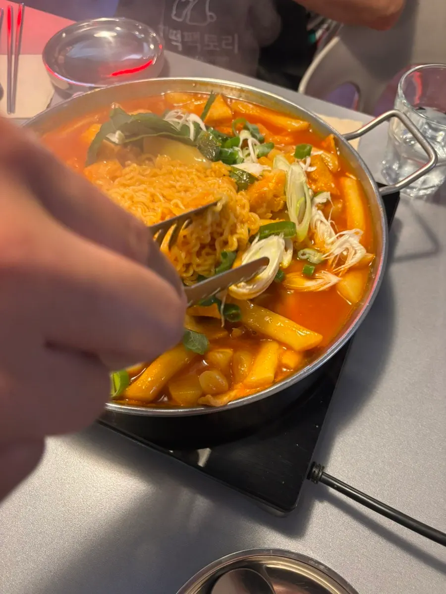 매콤달콤한 국물의 레드 즉석 떡볶이