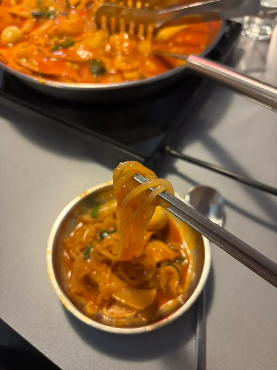 쫄깃한 밀떡과 탱글한 쫄면 사리