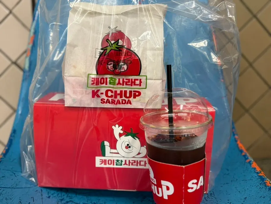 사라다빵과 아이스아메리카노 조합