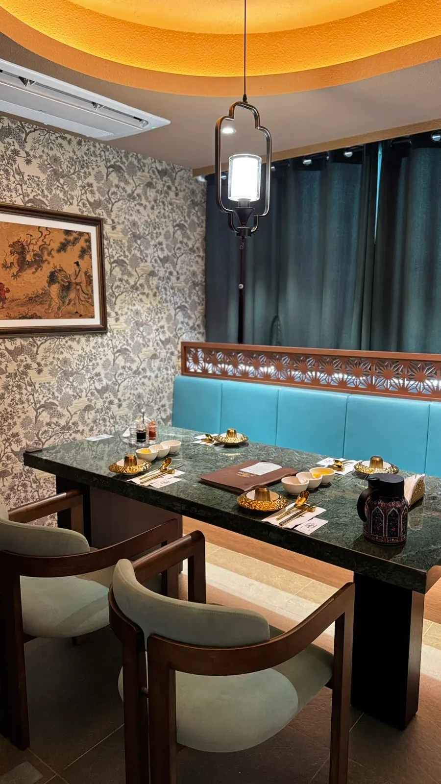 삼신 아래층 테이블과 브라이빗 룸