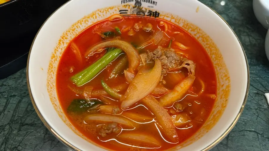 짜장면 또는 짬뽕 선택 식사 메뉴