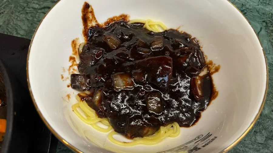 매콤한 짬뽕 면 요리