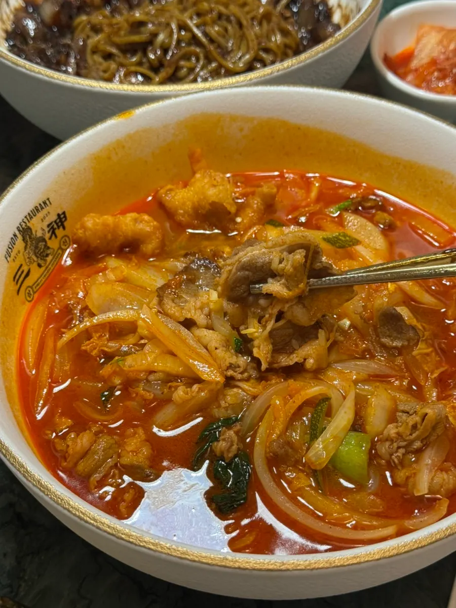 Tebanaka meat jjamppong topped with fried chicken wings