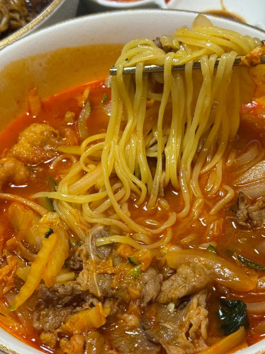 Jjamppong topped with meat and fried chicken wings