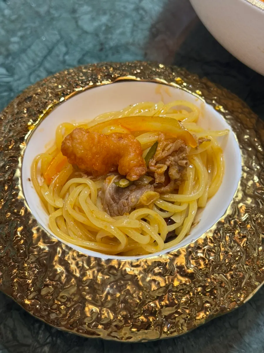 Meat jjamppong with thin slices of meat