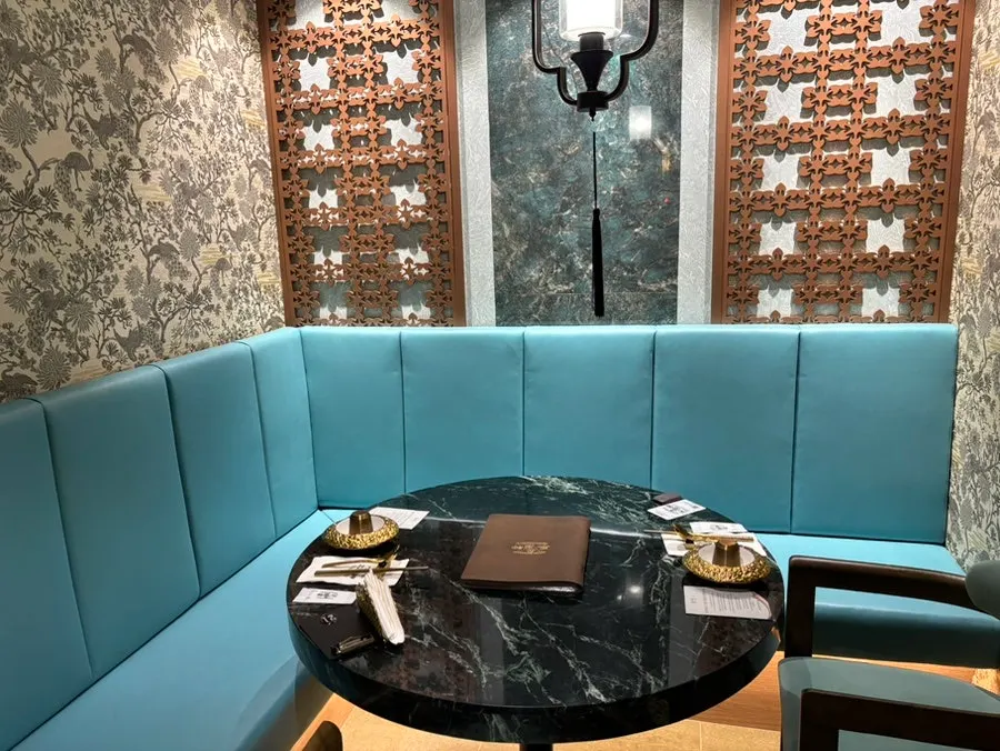 Restaurant location and opening information