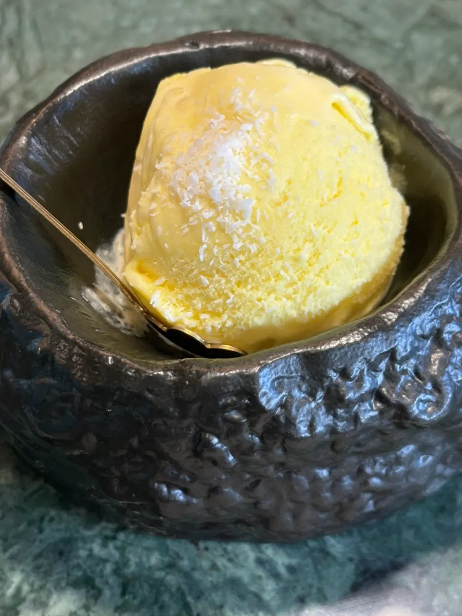 Samsin-sang Cake cut with a spoon