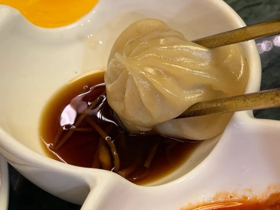 간장에 찍어 먹는 샤오룽바오