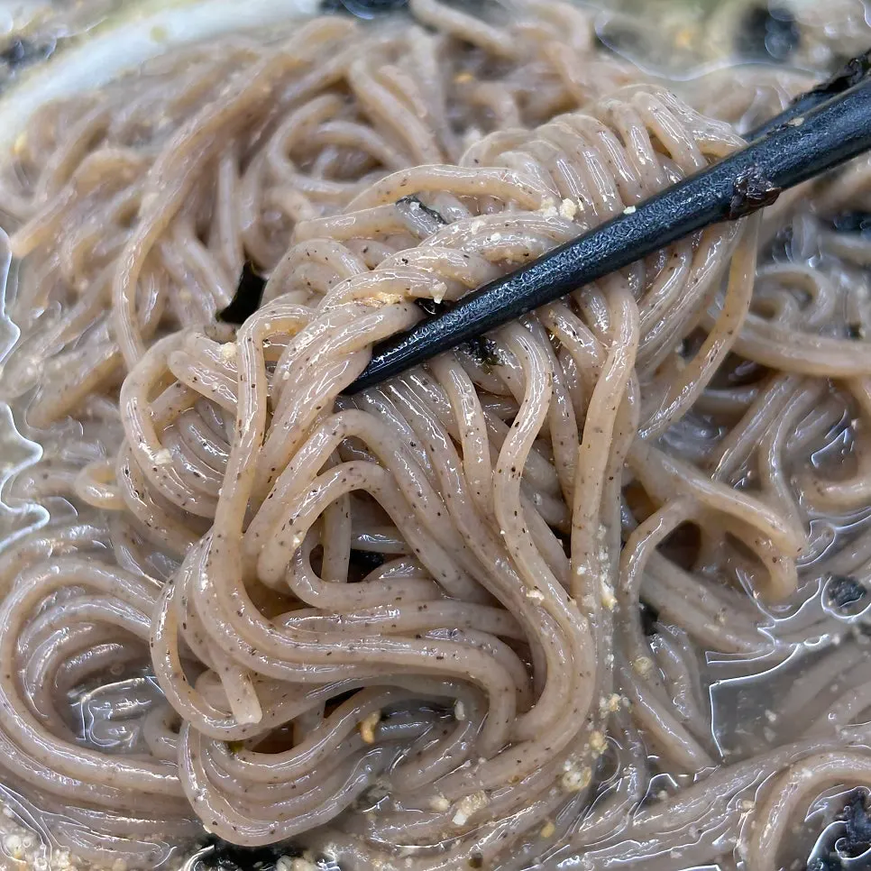 Noodles lifted up from the dongchimi makguksu