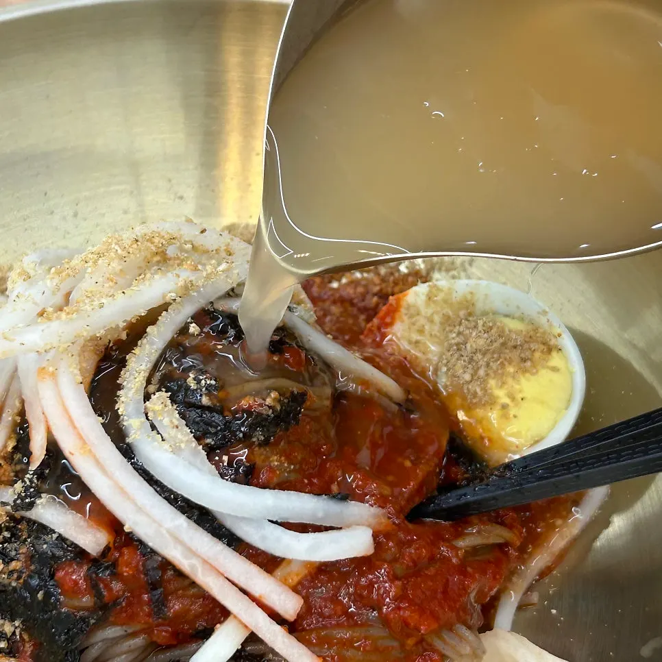 Buckwheat noodles mixed with sauce