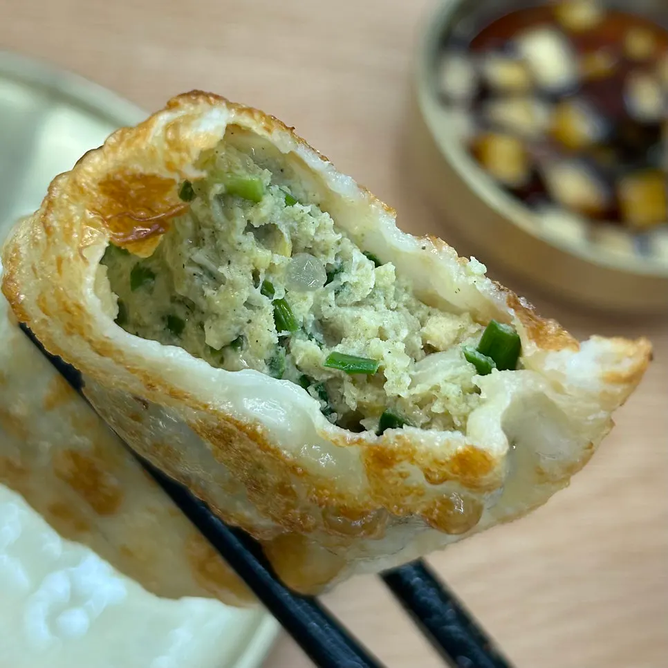 Mandu dipped in soy sauce