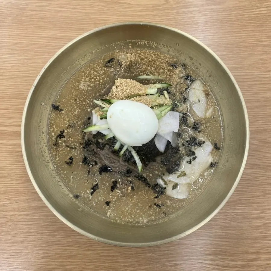 Refreshing dongchimi makguksu with cold broth