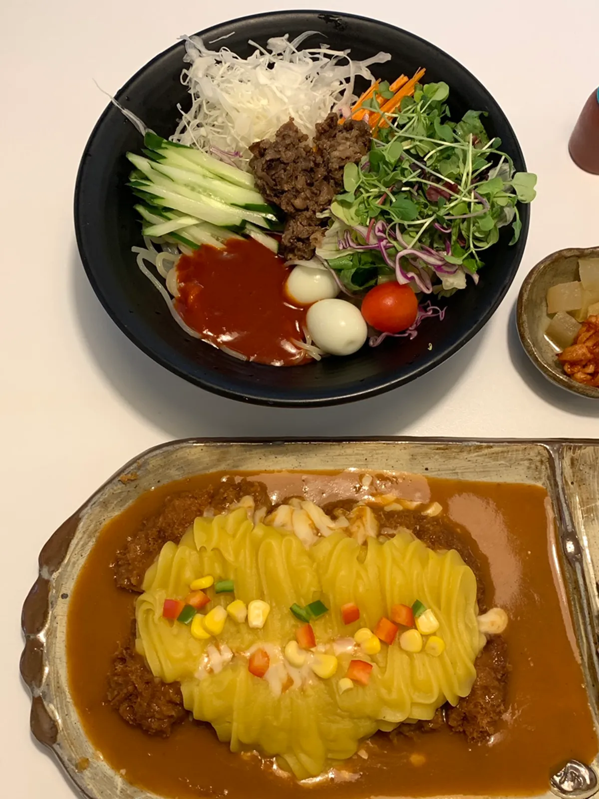 토핑을 곁들인 고구마치즈돈까스