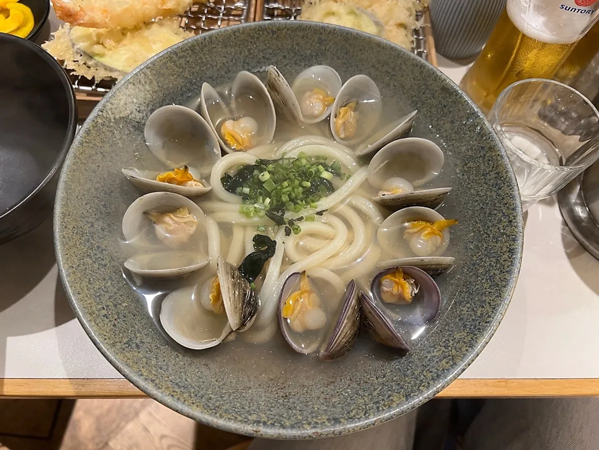 모시조개가 올라간 테보 카케우동 한 그릇