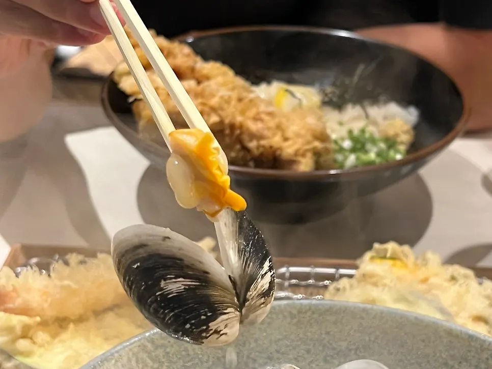 모시조개 카케우동 면발 클로즈업
