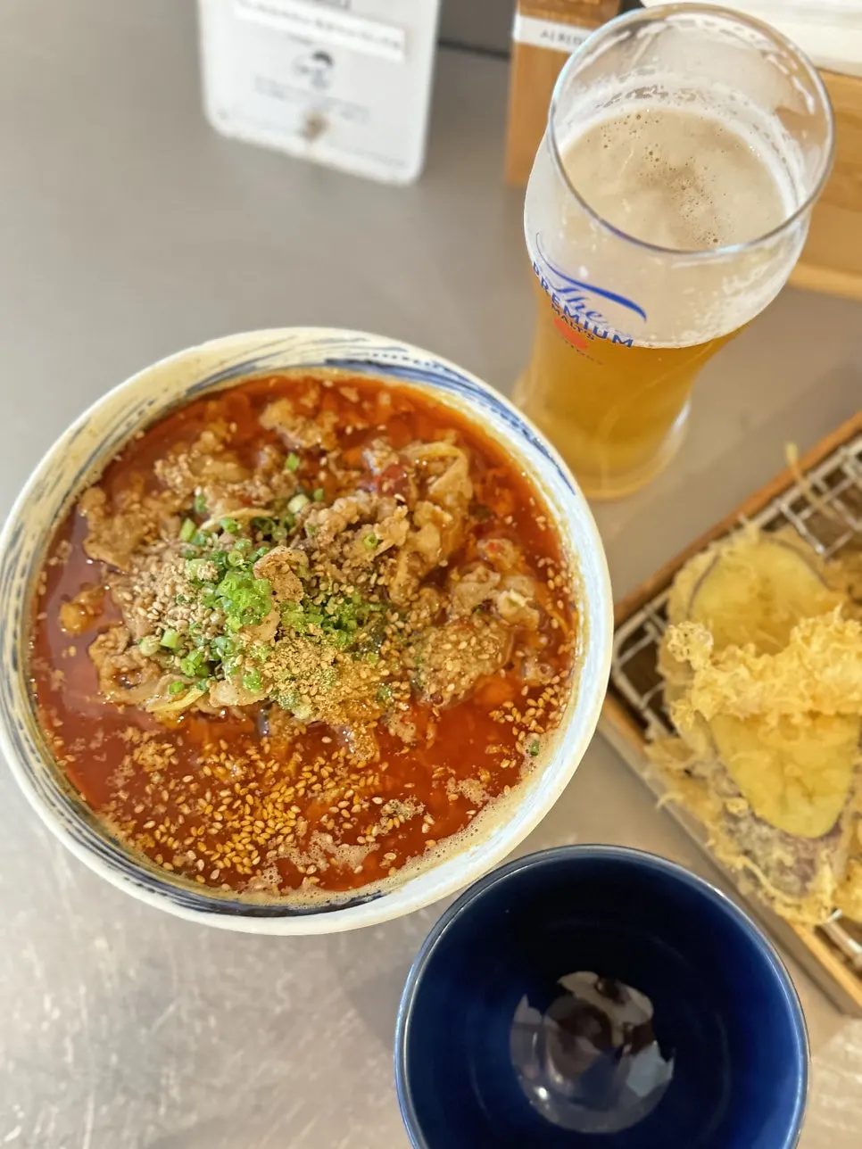 Vertical photo introducing hot udon and cold udon