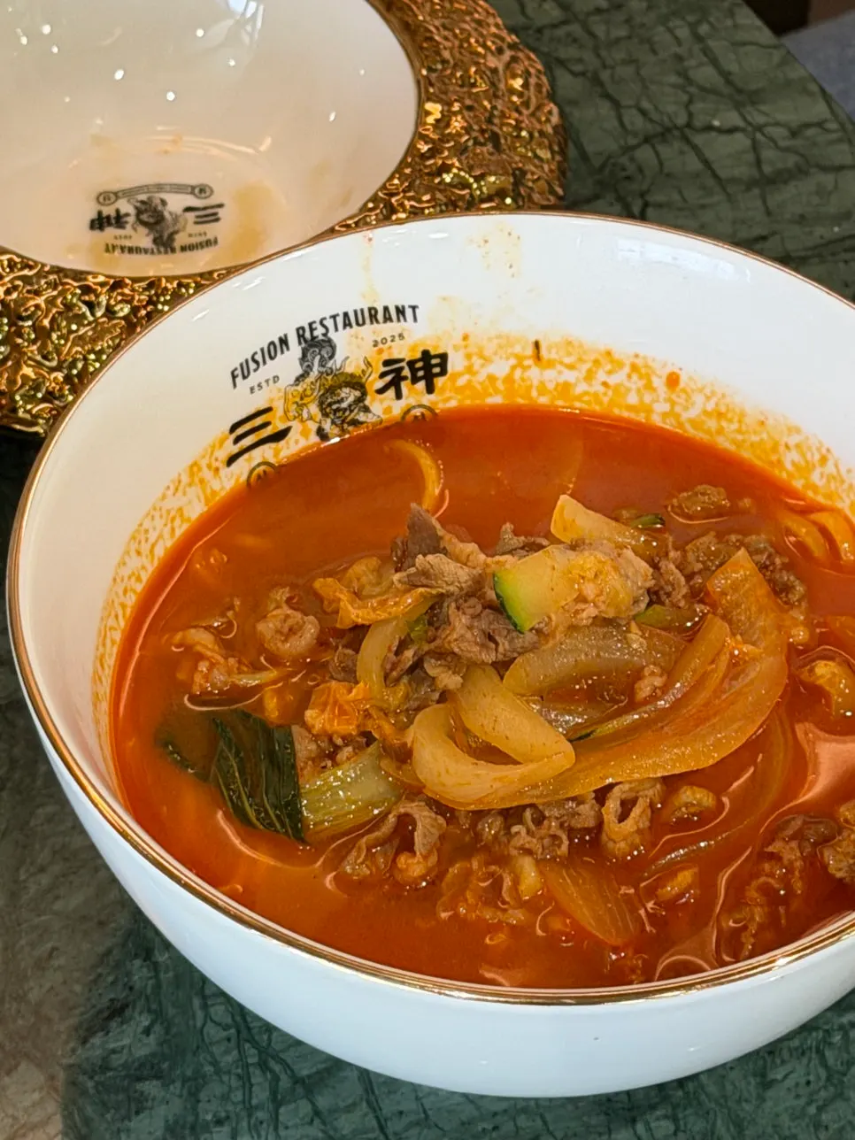 고기와 채소가 들어간 짬뽕