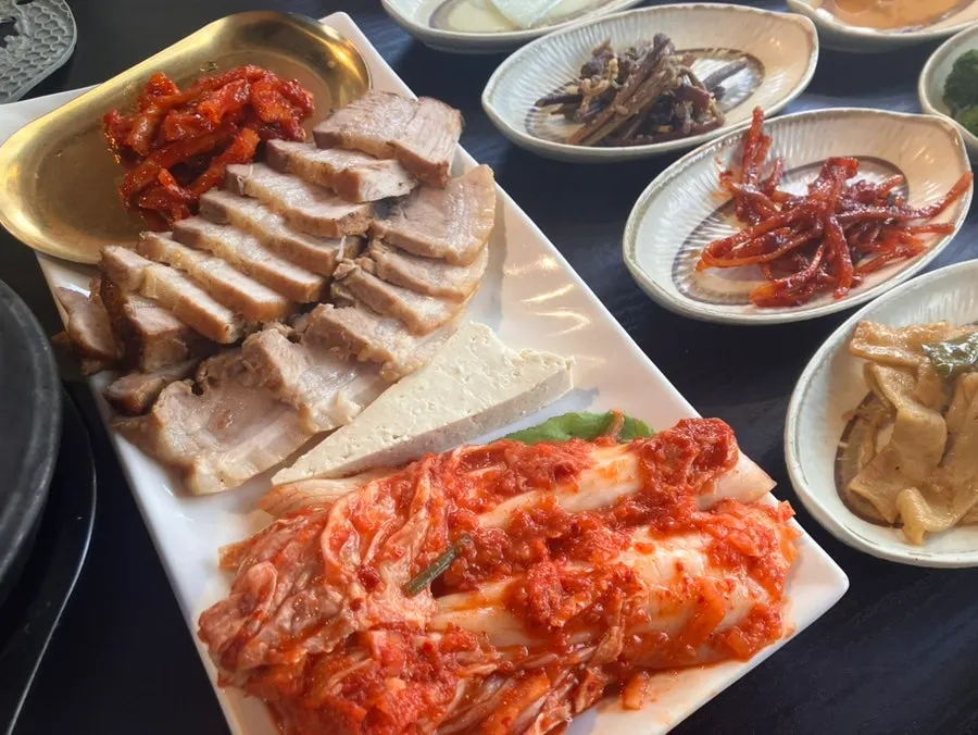 Doenjang stew, rice cooked in a pot, and scorched rice spread