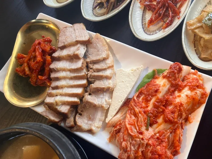 Korean set-meal spread in Sinseol-dong