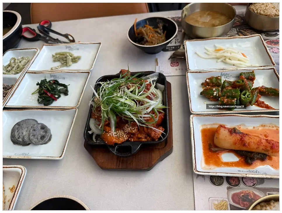 돈까스와 반찬 셀프바