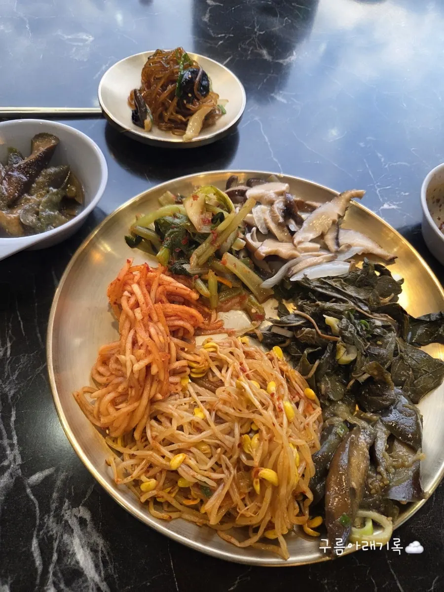 백년보리밥 밑반찬 클로즈업