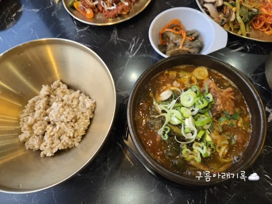 보글보글 끓는 묵은지 청국장