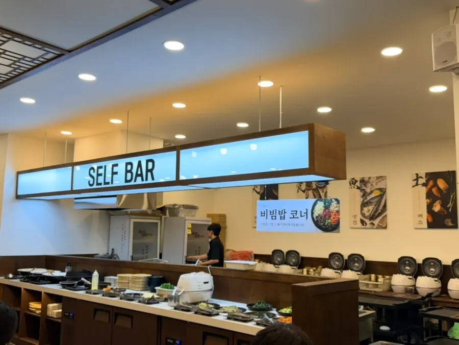 The self-bar corner inside the restaurant