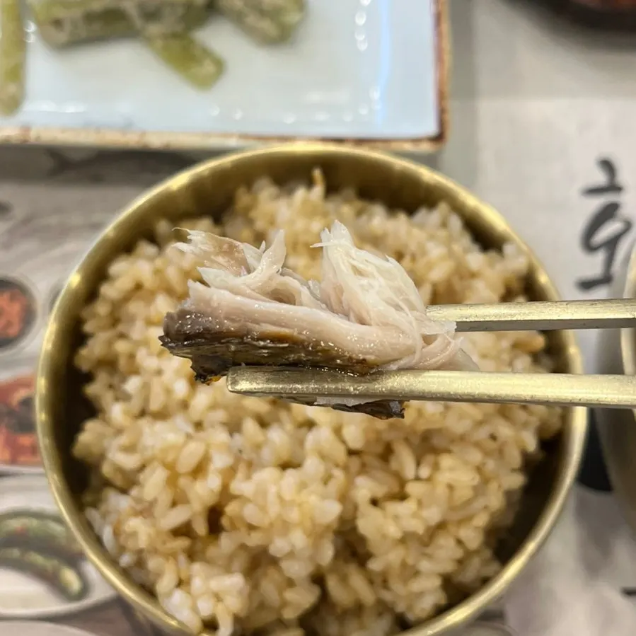 도톰한 고등어 살을 발라낸 모습