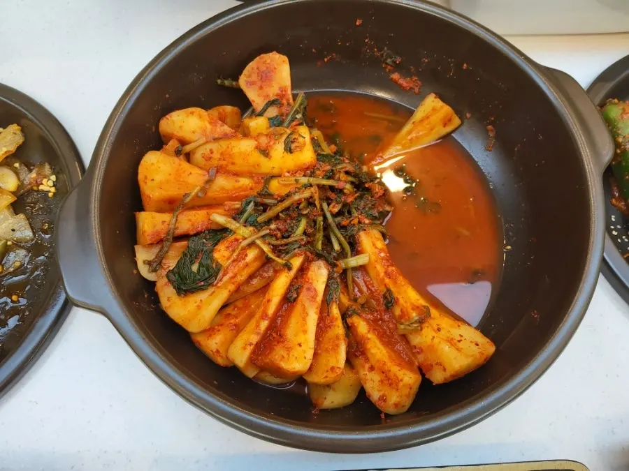 Grilled mackerel eaten together with mu-saengchae