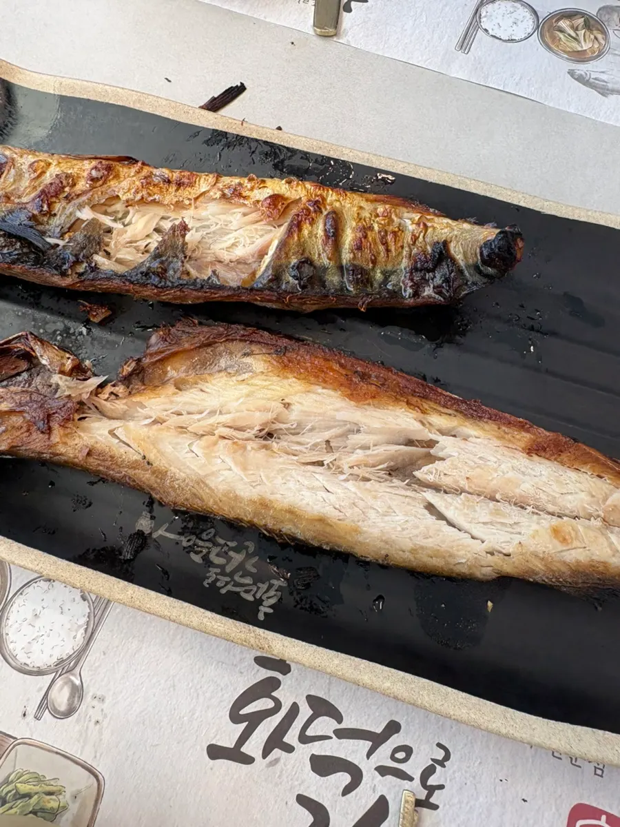Thick mackerel flesh placed over rice
