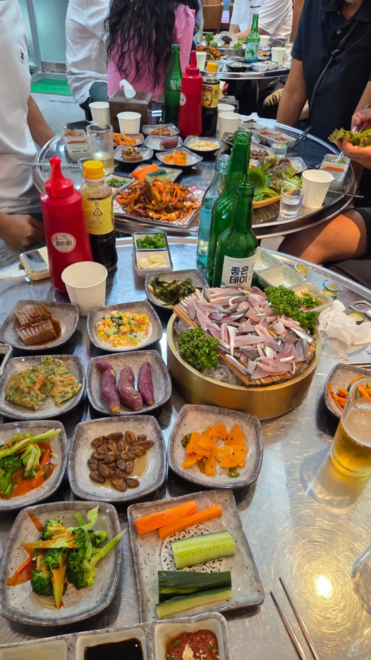 Sintongyeong Gul Gukbap's signature gizzard shad three-ways set