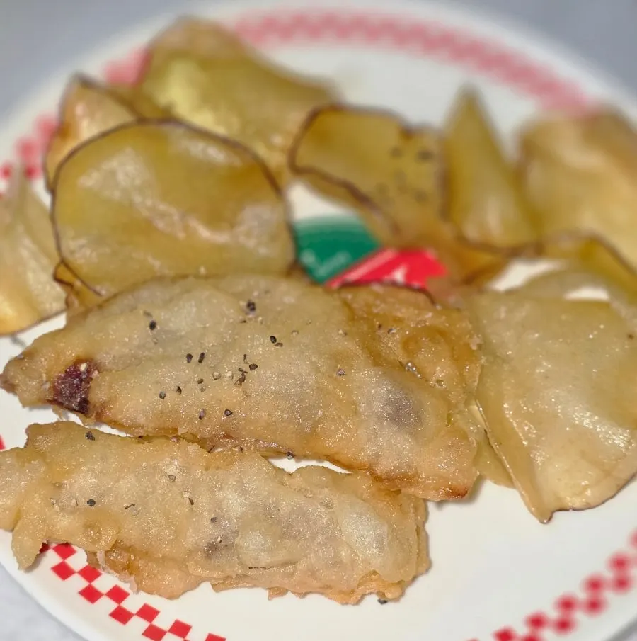 Complimentary mixed fritters served at the table
