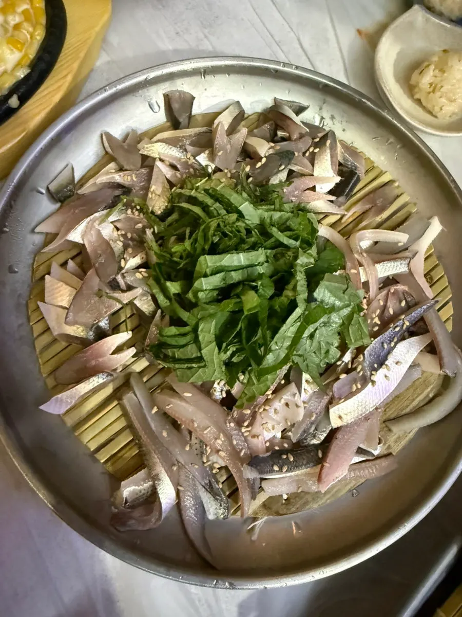 전복 해삼 멍게 뿔소라 해산물 모듬 접시