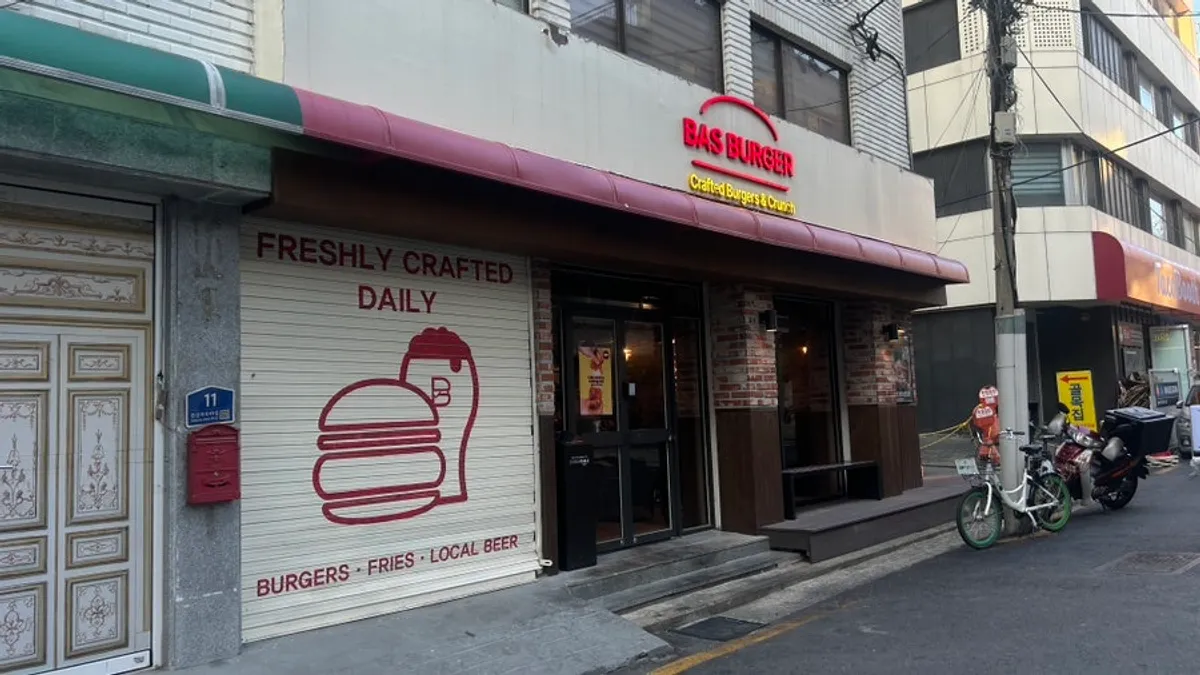 신용산역 바스버거 매장 전경