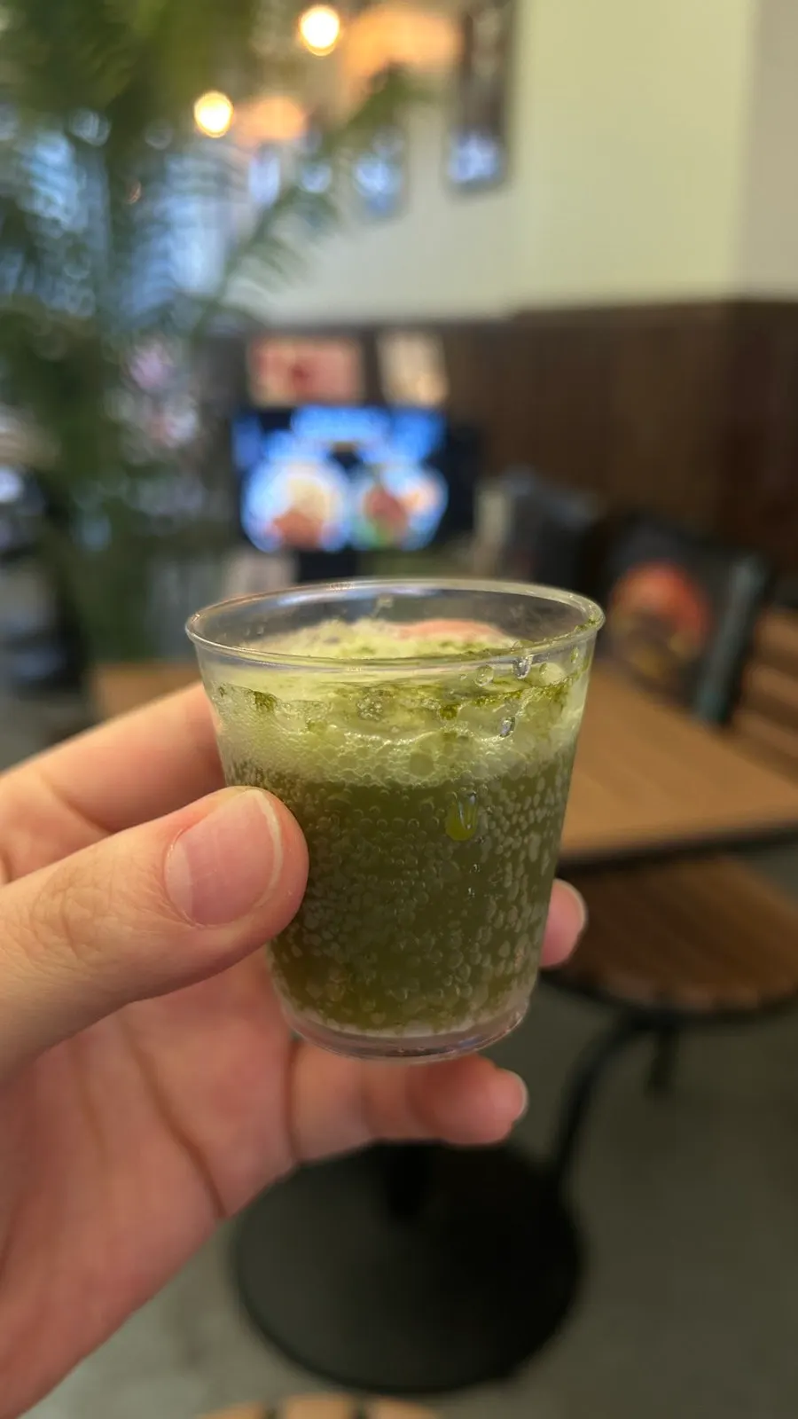 바스버거 신용산점의 수제 맥주 한 잔