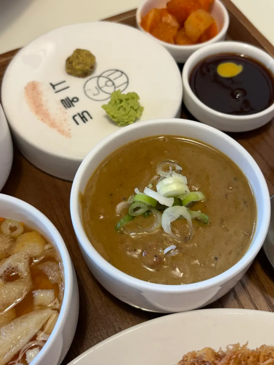 잘라놓은 안심카츠 단면