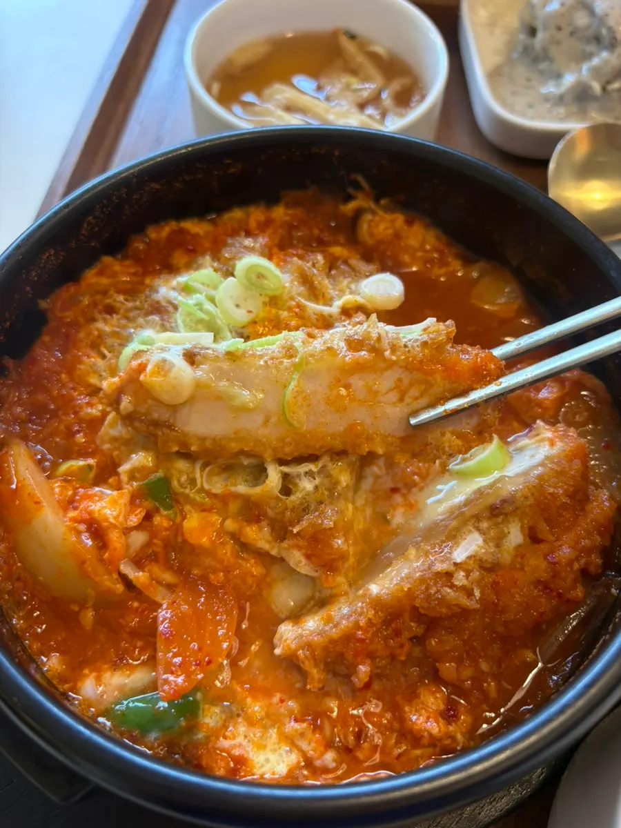 돈카츠가 들어간 김치나베