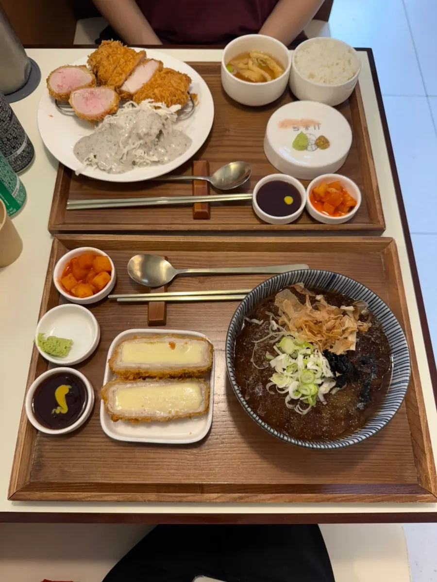 Mixed katsu set served with cold soba