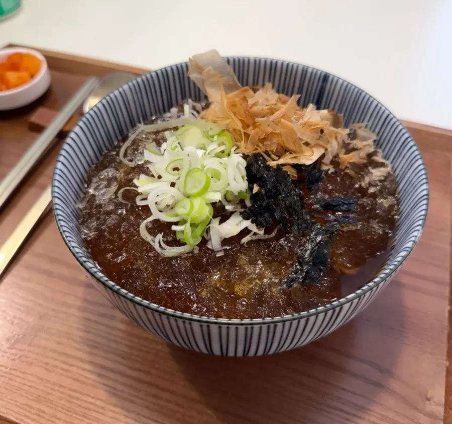 Cold soba topped with ice slush, served with tonkatsu