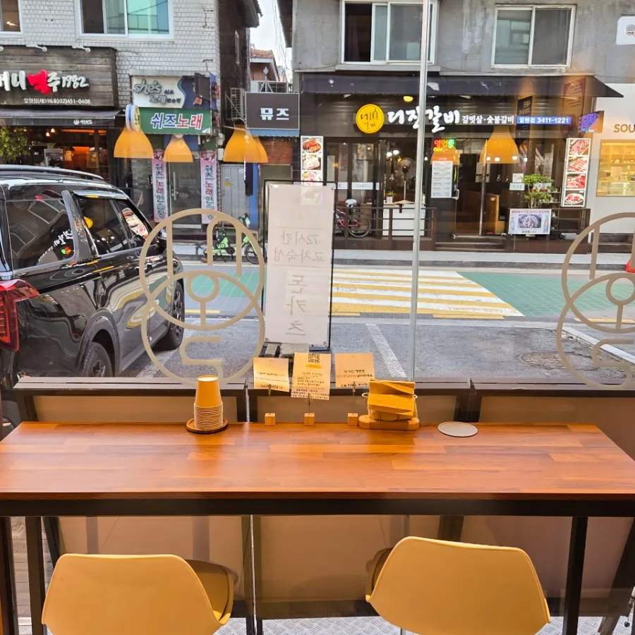 입구 옆 키오스크