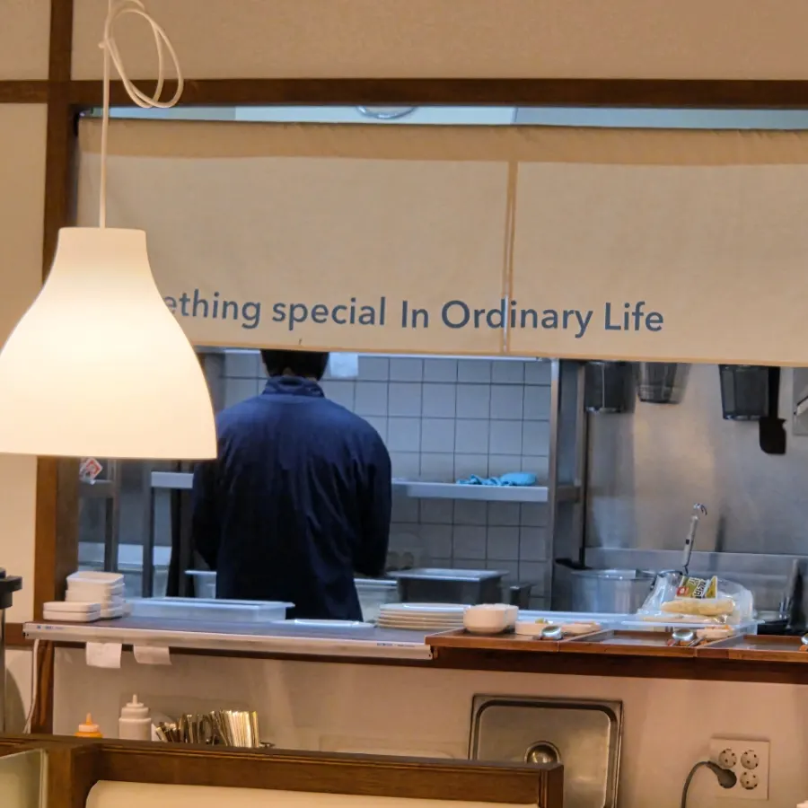 혼밥용 바형 테이블 좌석