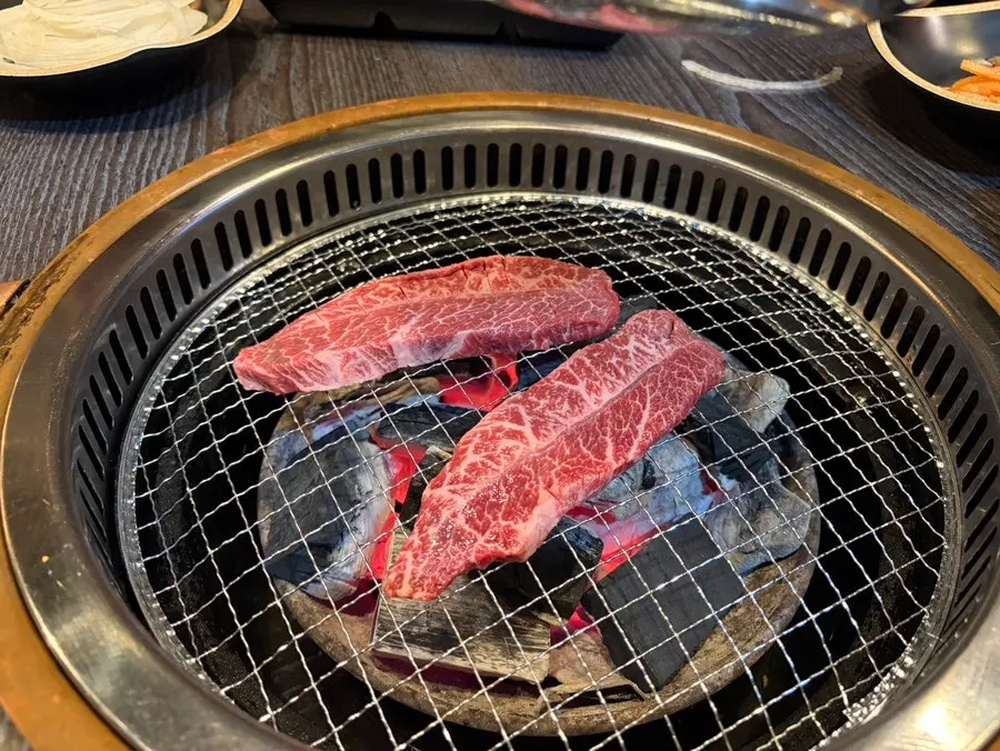 A 500g plate of hanwoo with buchaesal and galbisal