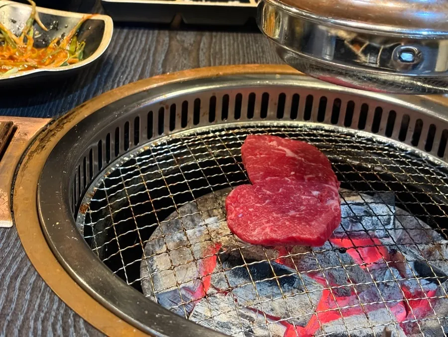 Finishing meat eaten together with naengmyeon